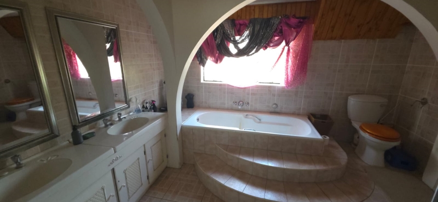 6 Bedroom Property for Sale in Wilkeville North West